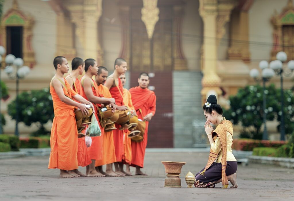 monks, praying, prayer-1822569.jpg